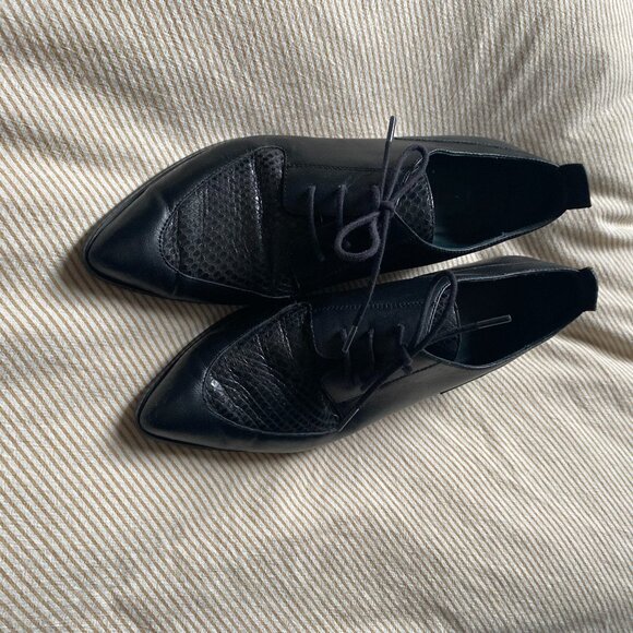 Beautiful Pointy Toe Real Leather Loafers - Picture 1 of 11